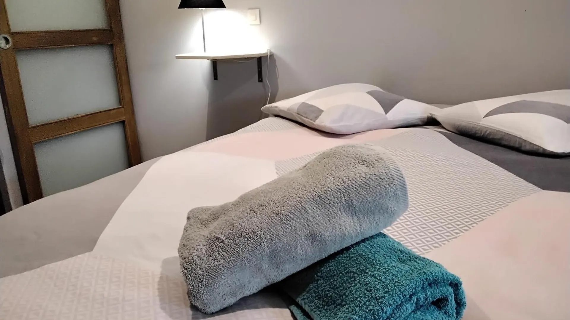 Chambre Terrasse Et Parking Prives 400 M Du Marche Vallon Guest house Vallon-Pont-d'Arc