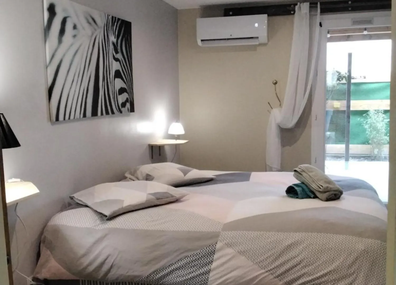 Guest house Chambre Terrasse Et Parking Prives 400 M Du Marche Vallon