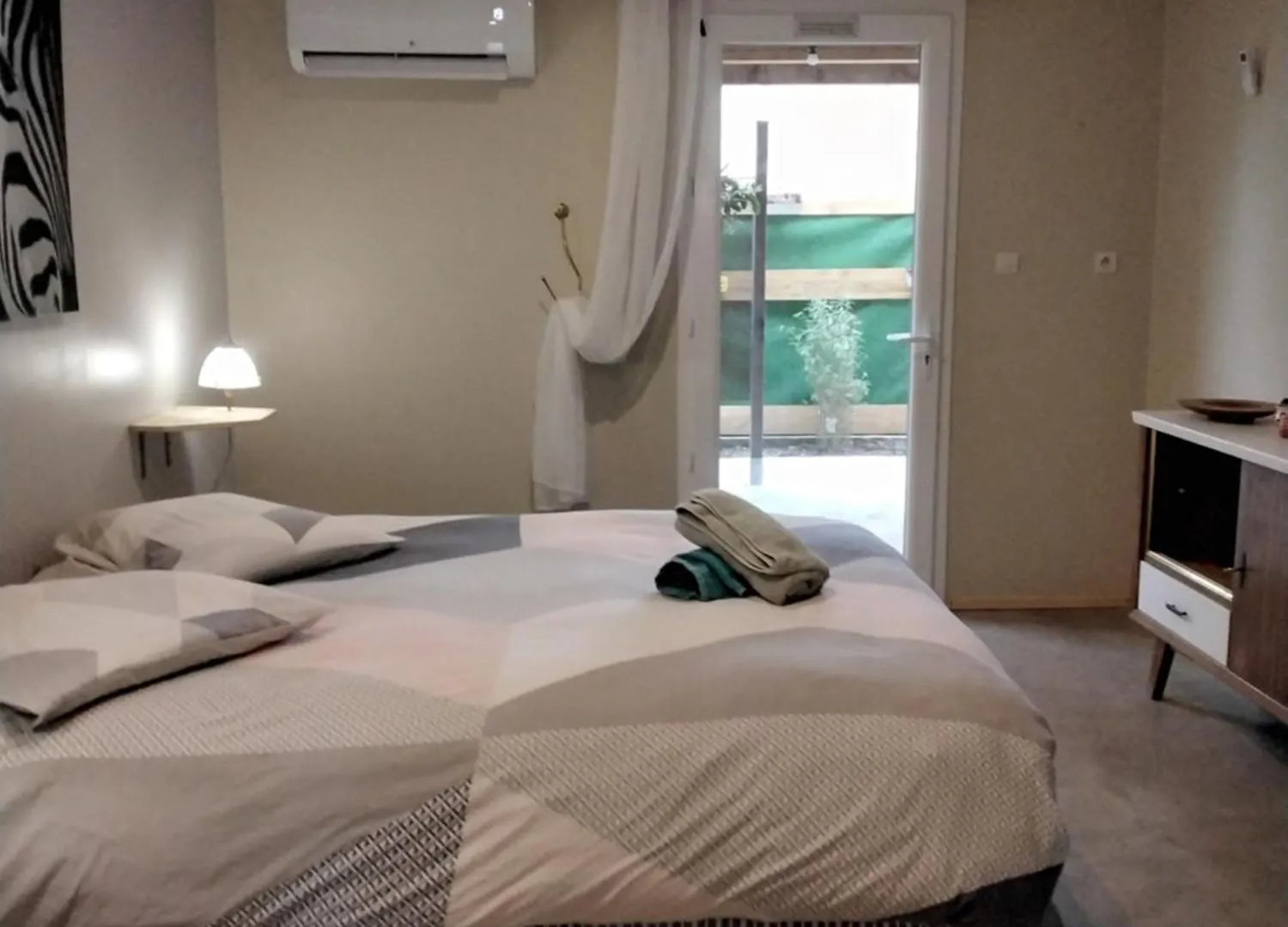 Guest house Chambre Terrasse Et Parking Prives 400 M Du Marche Vallon