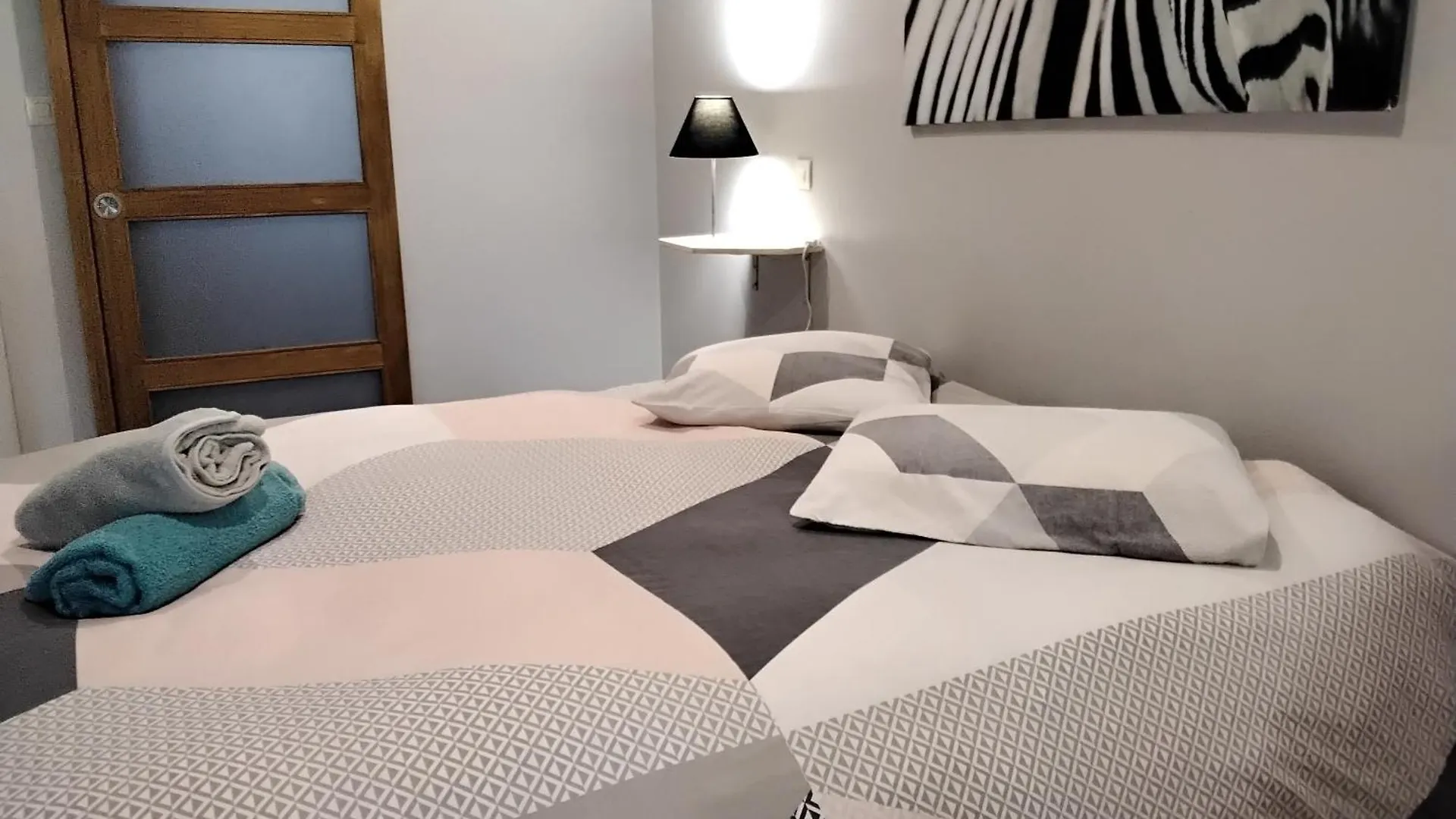 Chambre Terrasse Et Parking Prives 400 M Du Marche Vallon