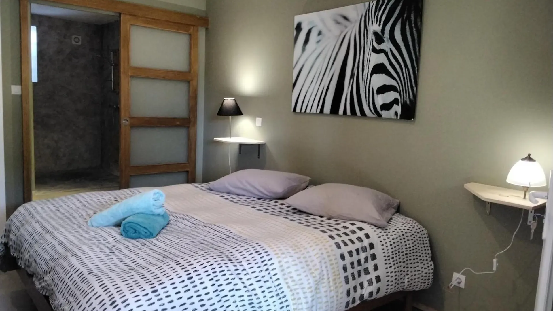Guest house Chambre Terrasse Et Parking Prives 400 M Du Marche Vallon