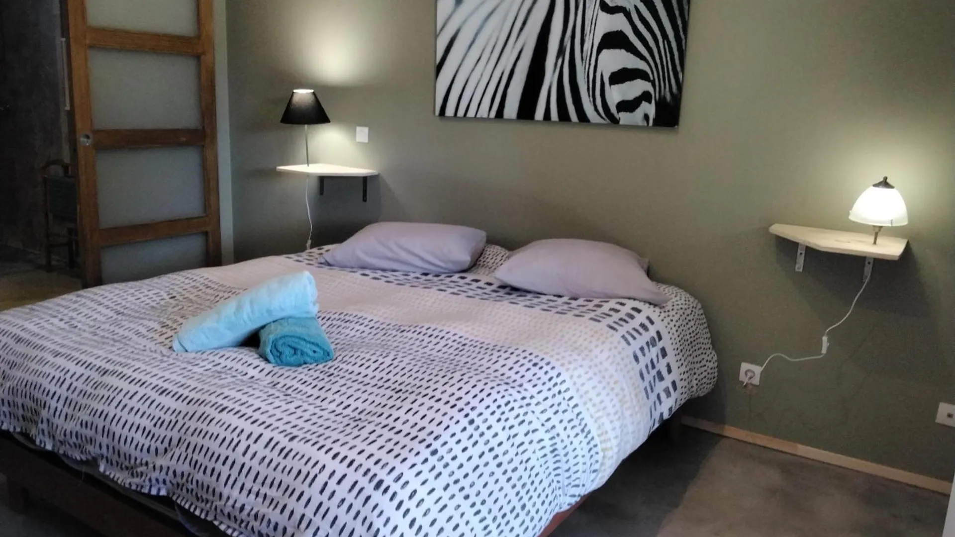 Chambre Terrasse Et Parking Prives 400 M Du Marche Vallon 0*, Vallon-Pont-d'Arc France